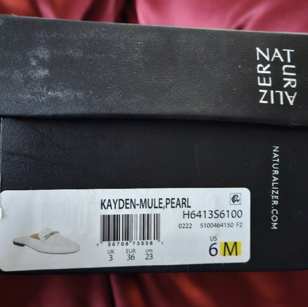 NATURALIZER - White Leather Mules with Gold Chain Detail - Picture 6 of 7